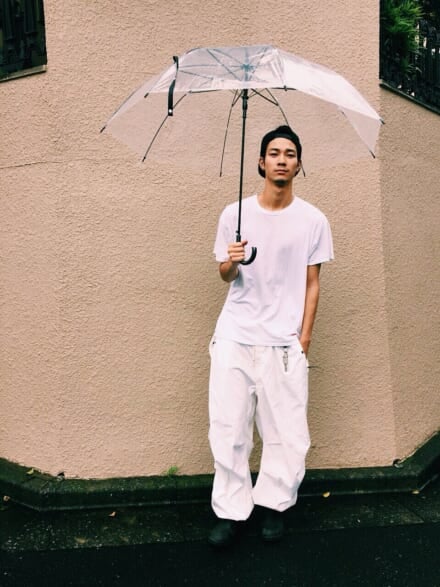 [清原 翔] 雨にまつわるいい思い出は、大学時代に雨の中を傘さして帰っていたら、当時気になっていた女子が後ろから走って割り込んできて、「しょうがないなぁ（照）」って相合傘して駅まで帰ったことくらいです（笑）。ちなみにビニル傘は65cmの大きさだと肩がはみ出て濡れるので、70cmのデカイやつを探して買っています。