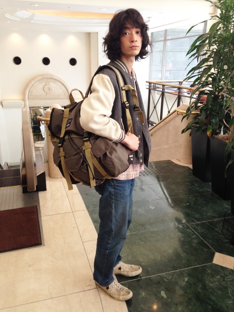 自慢のリュックを背負って帰省します Modelsnap Men S Non No Web メンズノンノウェブ