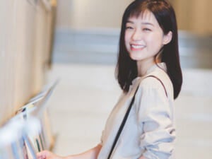 噂のシンデレラ女優、小牧那凪さんと映画館で…目が合った！