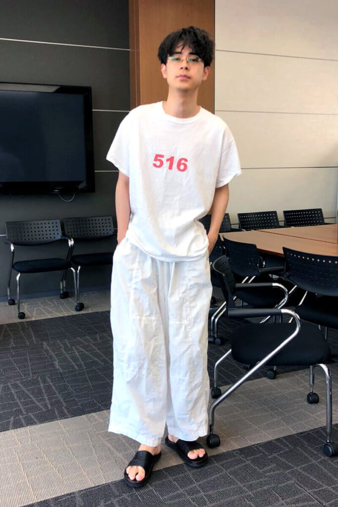 自作のＴシャツです。プリント数字「516」の意味は…。