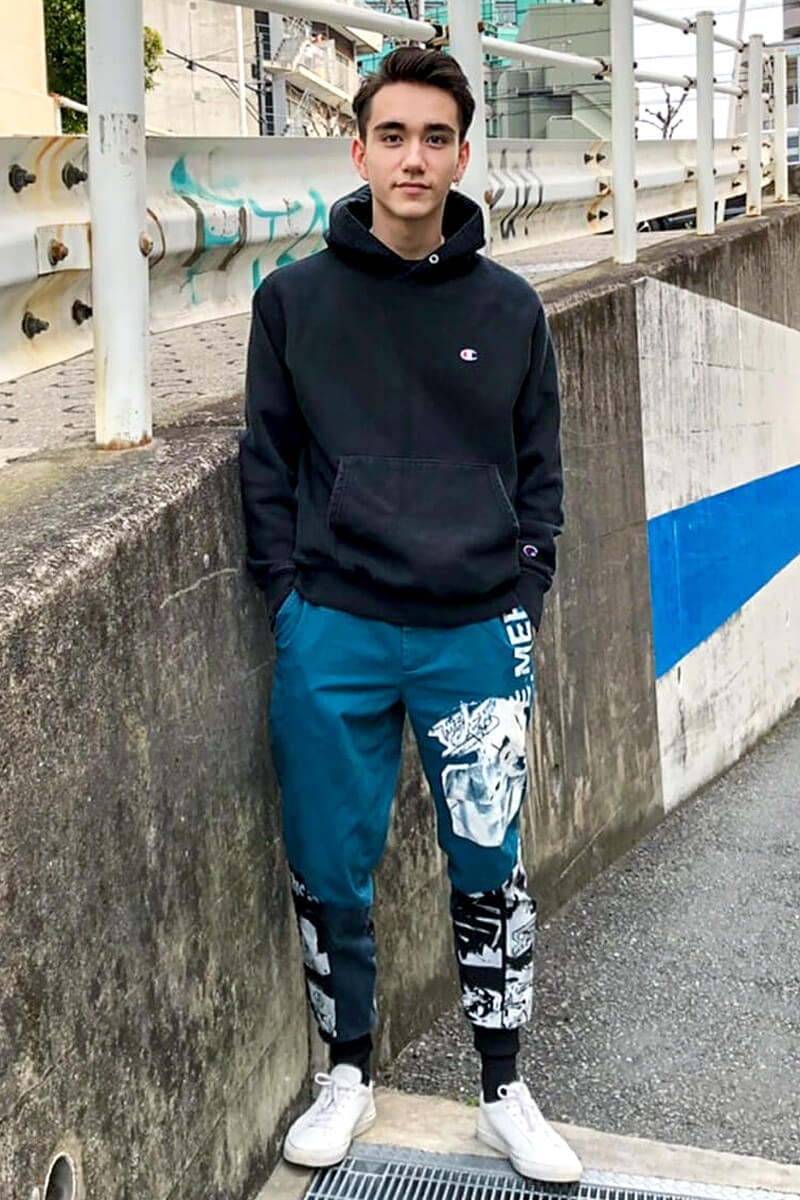 パーカと柄パンツのアクティブコーデ！ メンズノンノウェブ | MEN'S