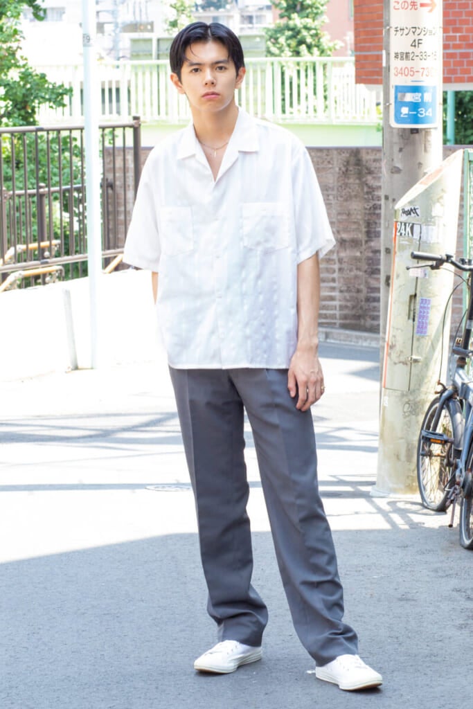 [井上 翔太] シャツ＆スラックスをコンバースでハズしました！