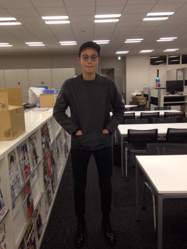 [中田 圭祐] 「コットンにコーティング処理がされたプルオーバーは『ドリス ヴァン ノッテン』。バリバリに固くてめっちゃ着づらいんですけど、見た目がライダースっぽくて気に入っています。伊勢丹でこれを接客してくれた店員さんが、『デザインが難しくて似合う人がいないんですよ。』って言うんです。僕が買うしかないじゃないですか（笑）。」