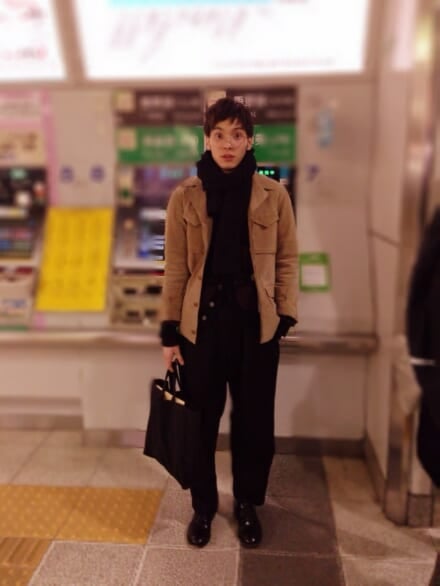 [守屋 光治] パンツ、太いです！僕は細パンツの印象が強いと思いますが、やっぱり細いほうが似合うんじゃない？ともいわれますが（笑）、2015年は太パンで着こなしのバリエーションをつけようかなーと。このパンツはずっと欲しかった「ヨウジヤマモト」。やっと買えたので満足しております！（^ - ^）そして今は、学校のファッションショーの準備におわれてまーす！お披露目のときは、編集部のみなさんにも見に来てもらいたいですね。