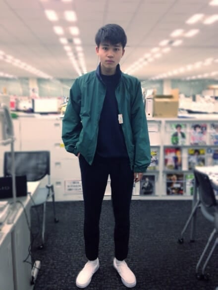 [中田 圭祐] いつも「サンローラン」（Saint Laurent）をカッコよく着ている守屋（光治）センパイに対抗しようと思って、古着屋で掘り出し物をゲットしました。たぶん80年代の「イヴ・サンローラン」のブルゾン。でも、これはジャンパーといったほうがいいのかもですね。左胸と首の後ろに“Yves Saint Laurent”のロゴ入りです。