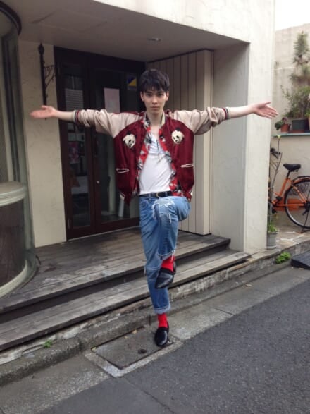 [守屋 光治] 日曜は横浜の赤レンガ倉庫で念願の藤井フミヤさんのライブです。フェスでちょっぴり日焼けして、健康的な肌になれたらいーなーと思っております。ハイブランドと合わせているパンダのスカジャンは、どういうブランドなのかまったく知りません（笑）。こういう出会いがあるから洋服好きはやめられない！