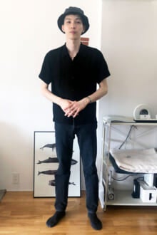 [守屋 光治] シュプリームのストーンウォッシュデニムなら、黒コーデでも重くならない！
