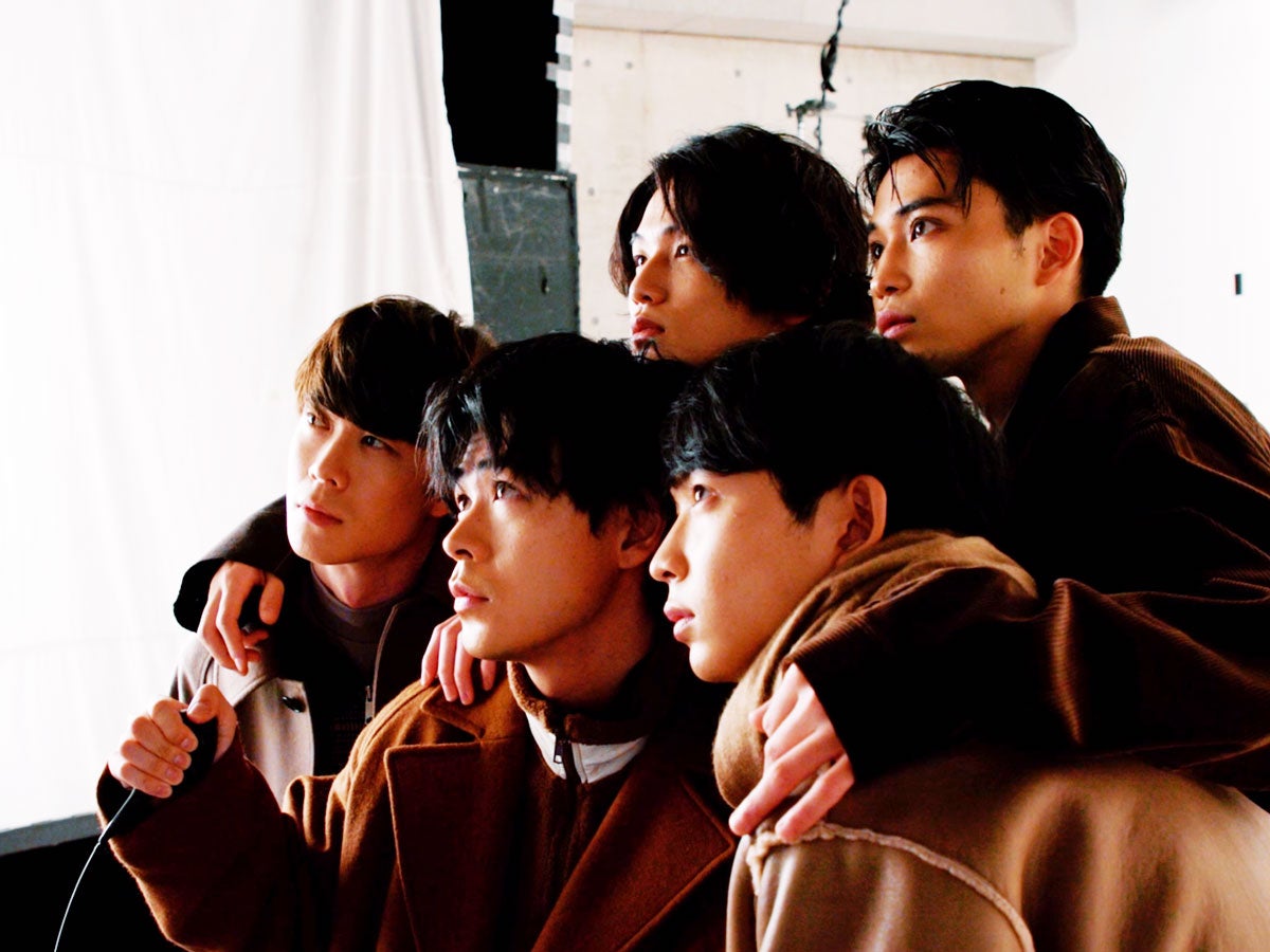 メンズノンノの“チーム感”！専属モデル５人の、１月号表紙メイキングムービーを公開