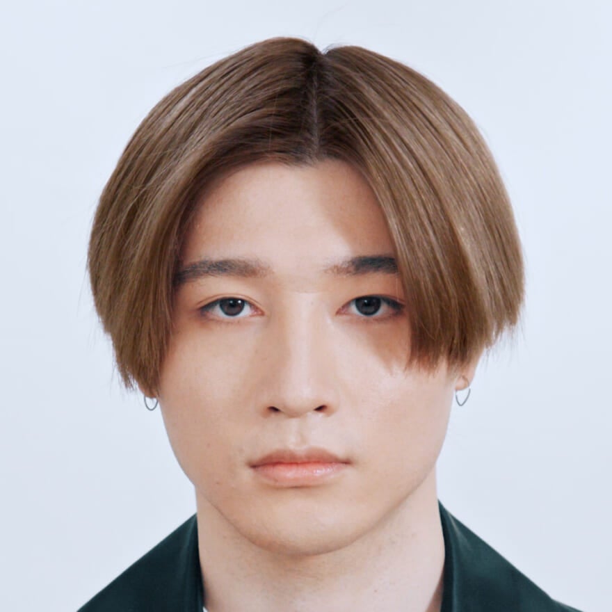 ツーブロックにハイトーンの透けグラデーションが上品に｜メンズノンノ360°ヘア