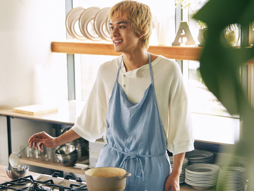 北村匠海がルーローハンに挑戦！　メンズノンノ８月号『チルアウトごはん』メイキングムービー