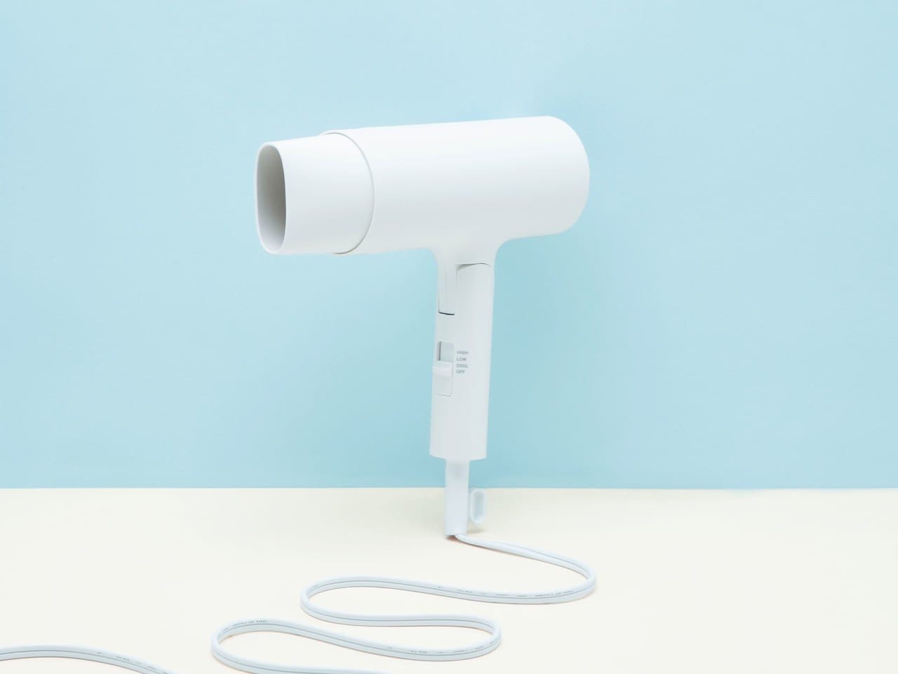 無印良品の新ドライヤーは ありそうでなかったシンプルさ 新生活インテリア 買いたいものカレンダー 家電編 Lifestyle 新生活インテリアカレンダー Men S Non No Web メンズノンノウェブ