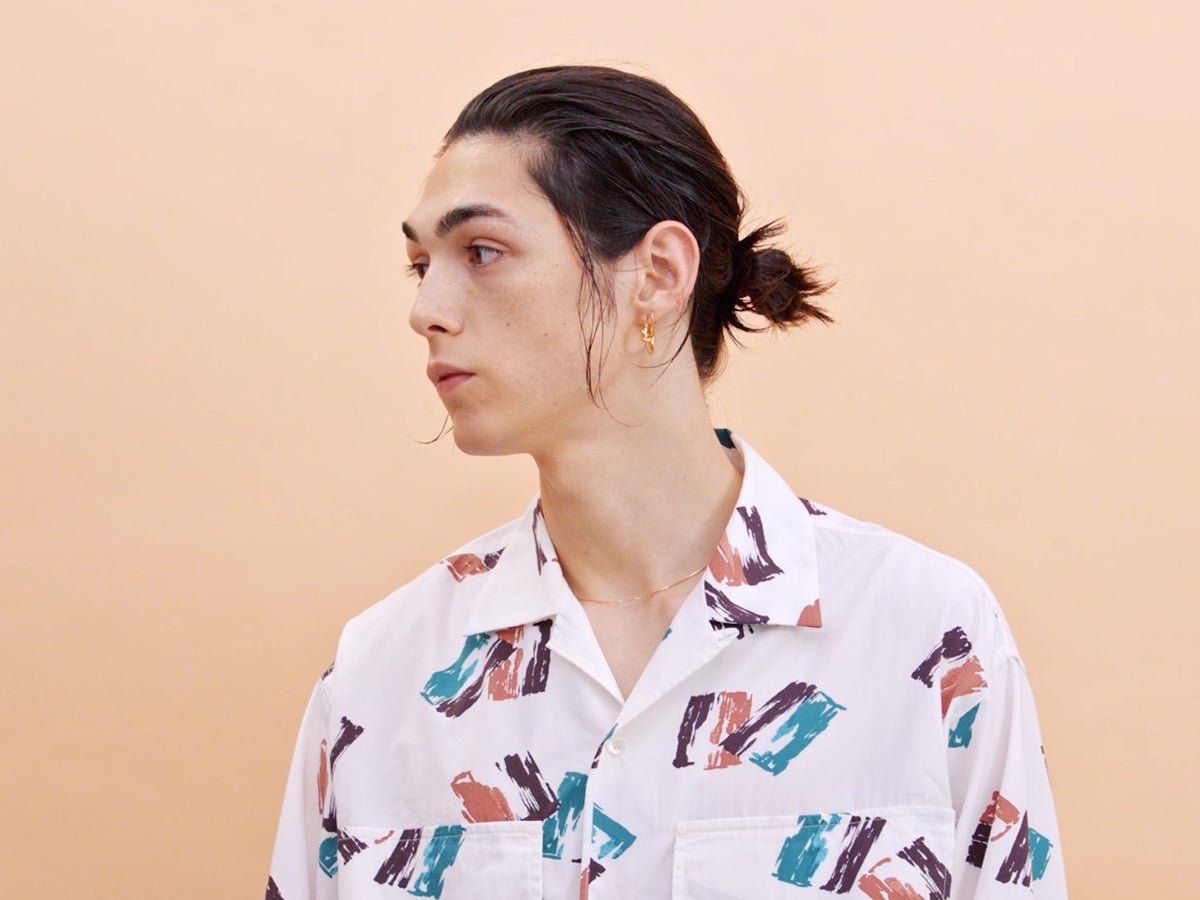 ３分ヘアアレンジ モードなひとつ結びは ウェット質感とおくれ毛で勝負 動画で簡単レクチャー Men S Non No Web