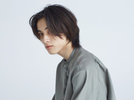クセ毛必見 うねりを最大限に活用しパーマ風の絶妙センターパートに Beauty ヘアカタログ 東京最旬ヘアカタログ Men S Non No Web メンズノンノウェブ クセ毛必見 うねりを最大限に活用しパーマ風の絶妙センターパートに Beauty ヘアカタログ 東京最旬ヘアカタログ Men S Non No Web メンズノンノウェブ