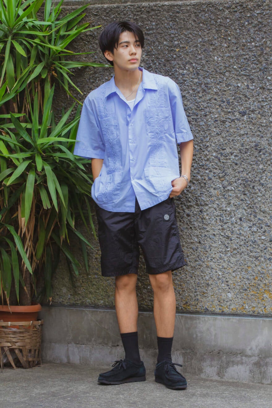 [稲井 孝太朗] アウトドアなショーツと開襟シャツが好相性な涼しげコーデ