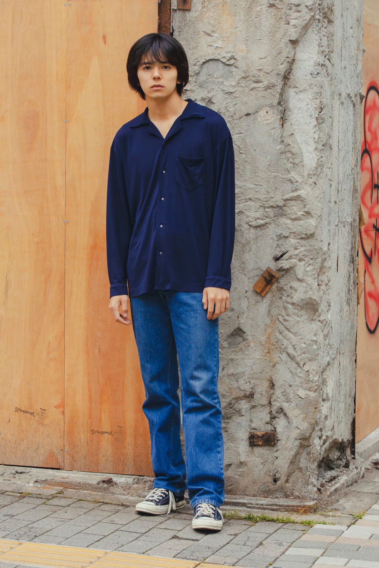 リーバイスのデニムにコンバース 素材や色の合わせにこだわった 一見シンプルな玄人コーデ Men S Non No Web リーバイスのデニムにコンバース 素材や色の合わせにこだわった 一見シンプルな玄人コーデ Men S Non No Web