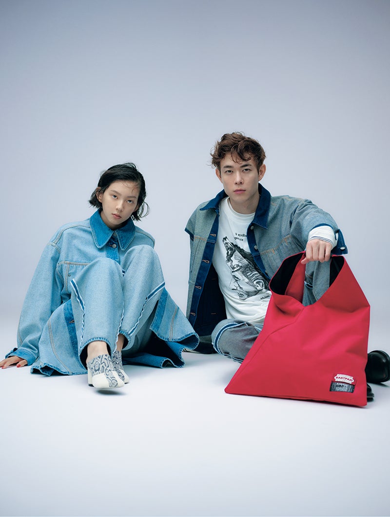 宮沢氷魚＆中島セナがみせる MM6 Maison Margiela × Eastpak、“反転”の