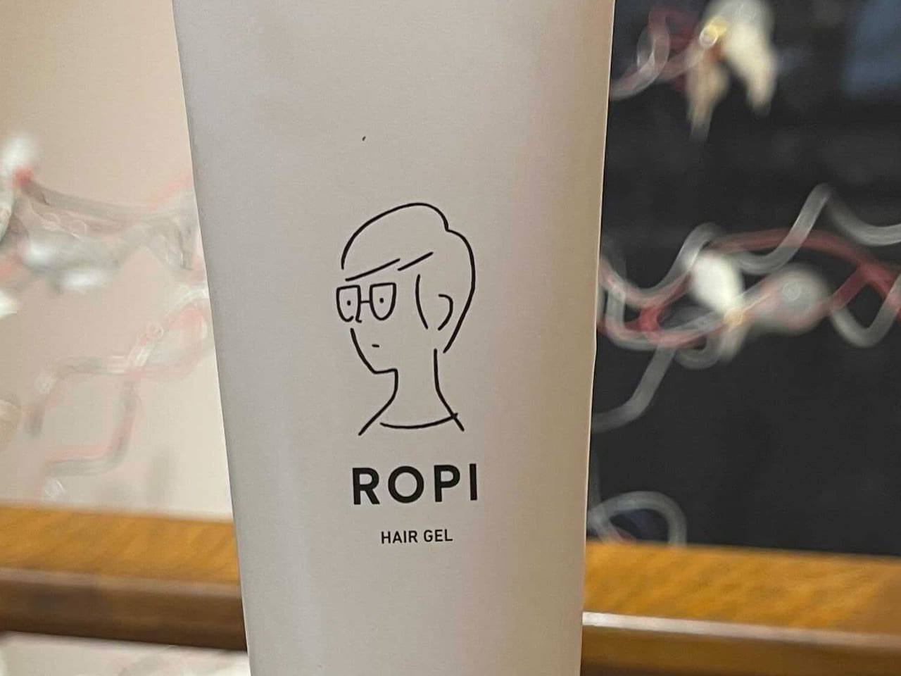 汗で崩れる夏のヘアに、ベタつきすぎないソフトジェル。ほどよいツヤ感も手に入ります！