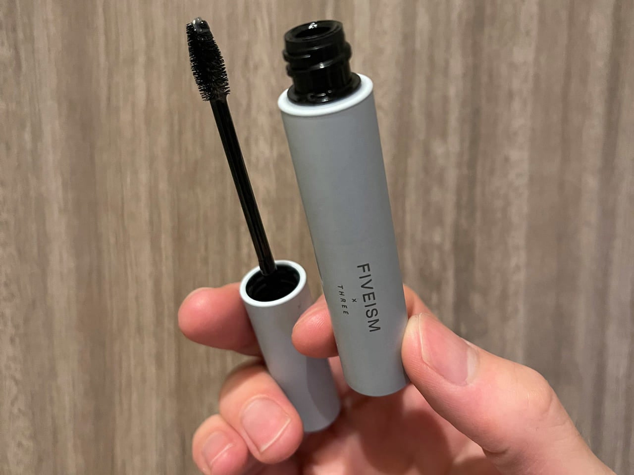 いつもより凛々しい顔に！やりすぎ感が出ないのもいい、FIVEISM × THREEのマスカラ