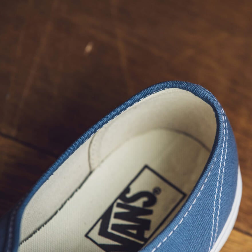 ヴァンズ オーセンティック　VANS AUTHENTIC　ヨリ