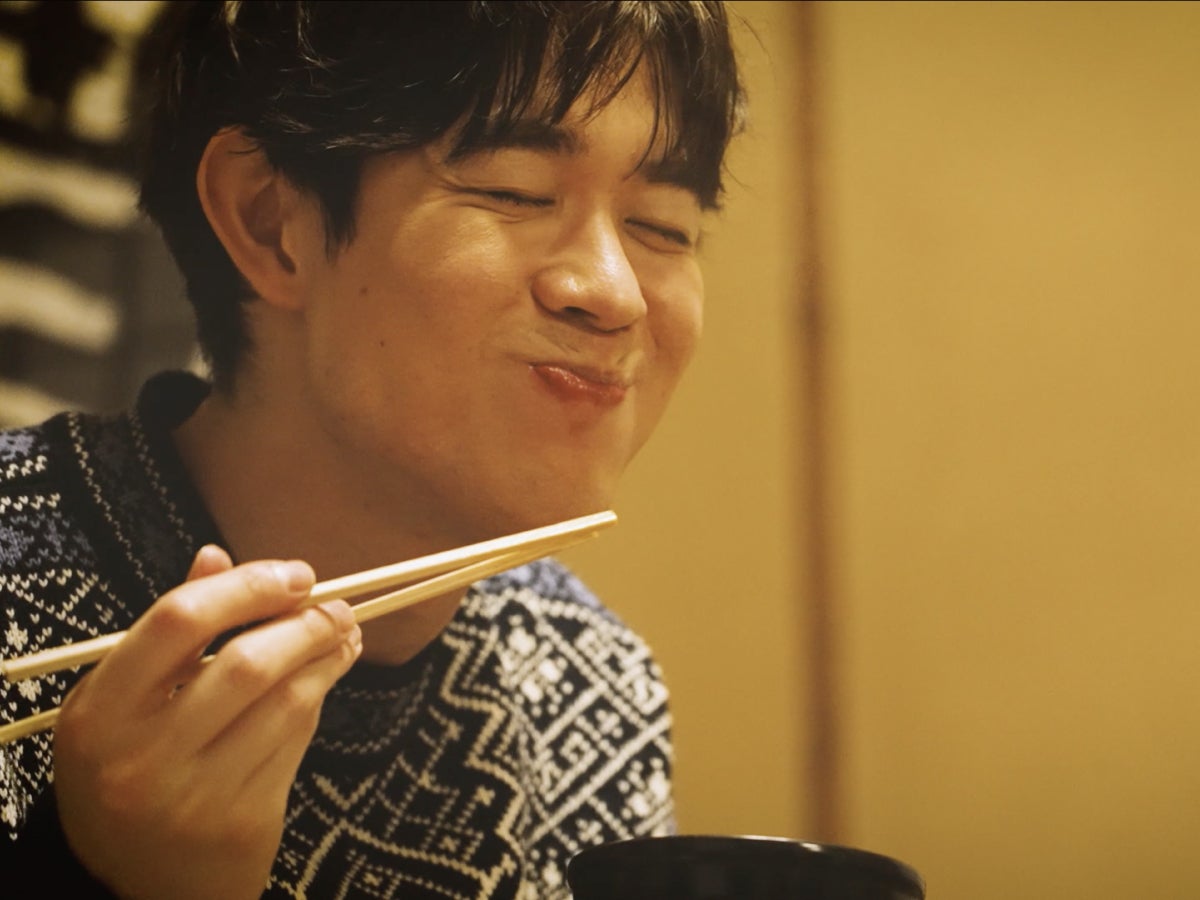 氷魚の思い出の料理を専門店で。連載『宮沢氷魚のタイムレスに会いに行く』第11回のメイキング動画を公開！