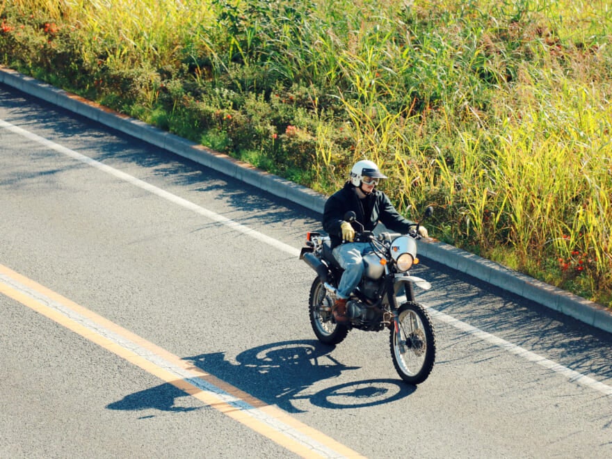 “ただの移動”が楽しくなる。街も山も走れるのがスクランブラー！【俺たちの“ノリモノ”語り！／Vol.2・HONDA CL400②】