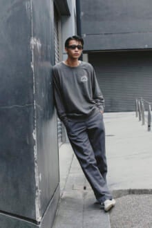 [中田 圭祐] ステューシーのサングラスが、淡色ワンカラーを引き締める！