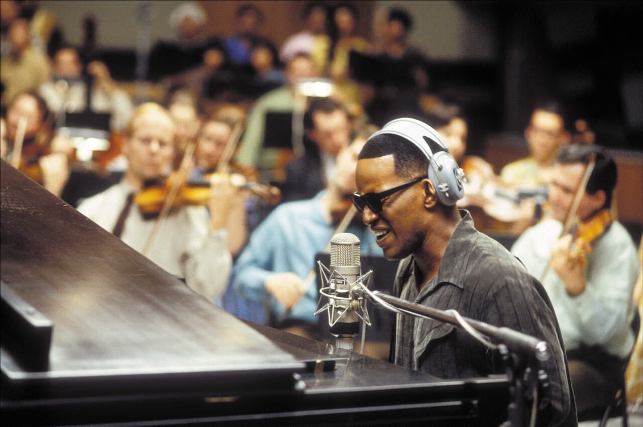 【鈴鹿央士の偏愛映画喫茶vol.4】一人の天才の人生を味わえる！　ソウルの神様の伝記映画『Ray』