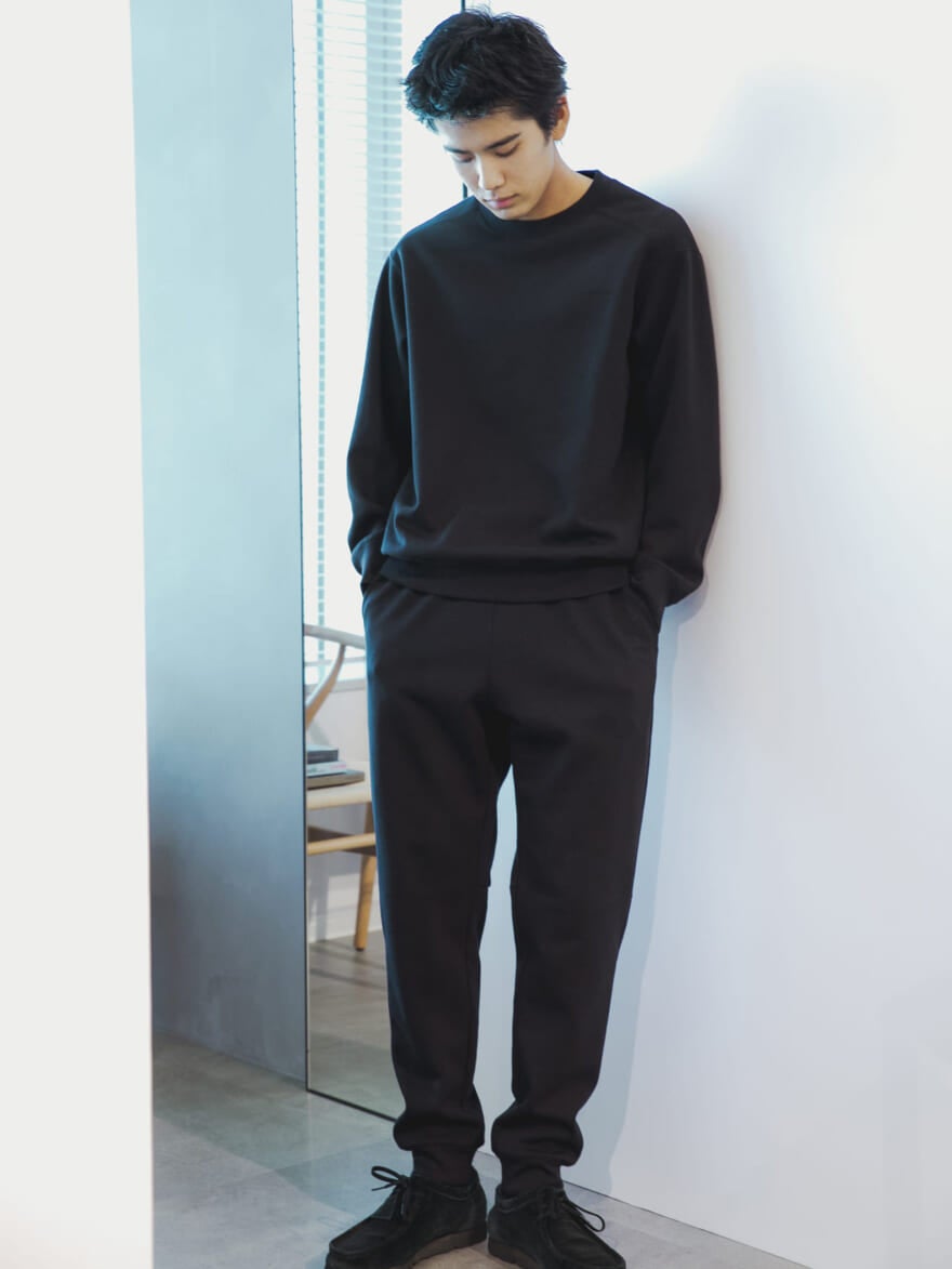 UNIQLO +J Fall/Winter Collection 2021　ユニクロ　ジル・サンダー　ドライスウェットシャツ　ドライスウェットパンツ 　稲井 孝太朗　スタイル