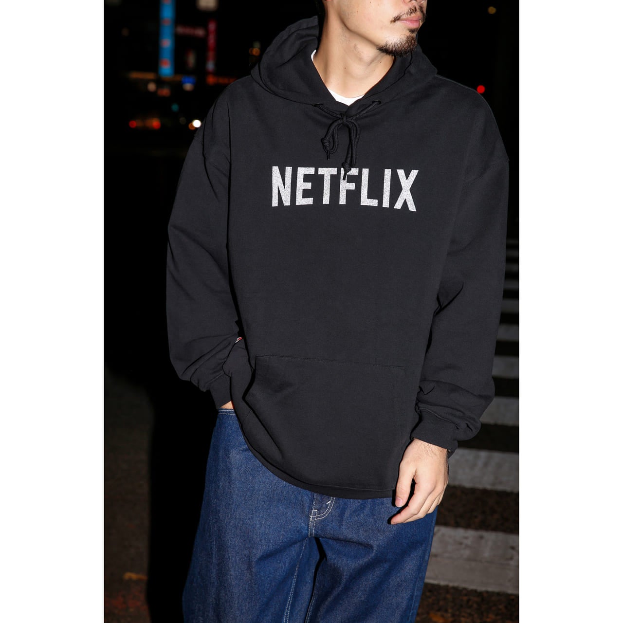 Netflix × BEAMS　ネットフリックス × ビームス　LOGO HOODY ¥13,200　３