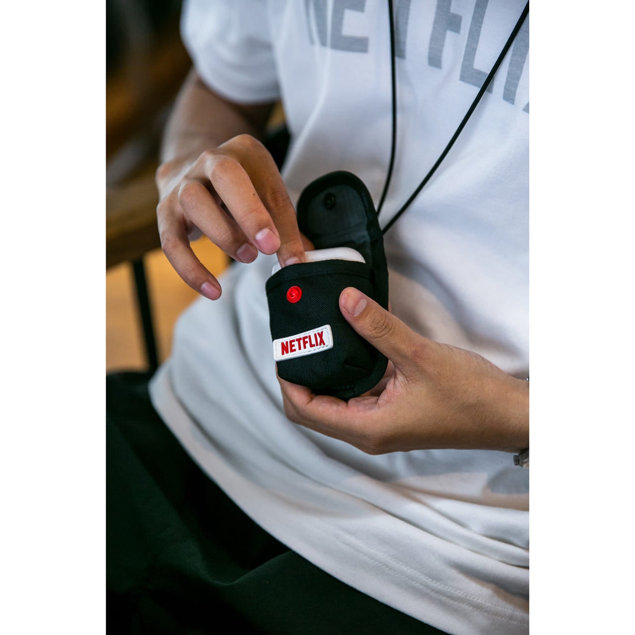 Netflix × BEAMS　ネットフリックス × ビームス　WIRELESS EARPHONES ＆ KEY POUCH ¥3,080　３