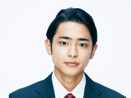 就活必勝ヘアアレンジ 広がるクセ毛に適した髪型は センターパート Men S Non No Web