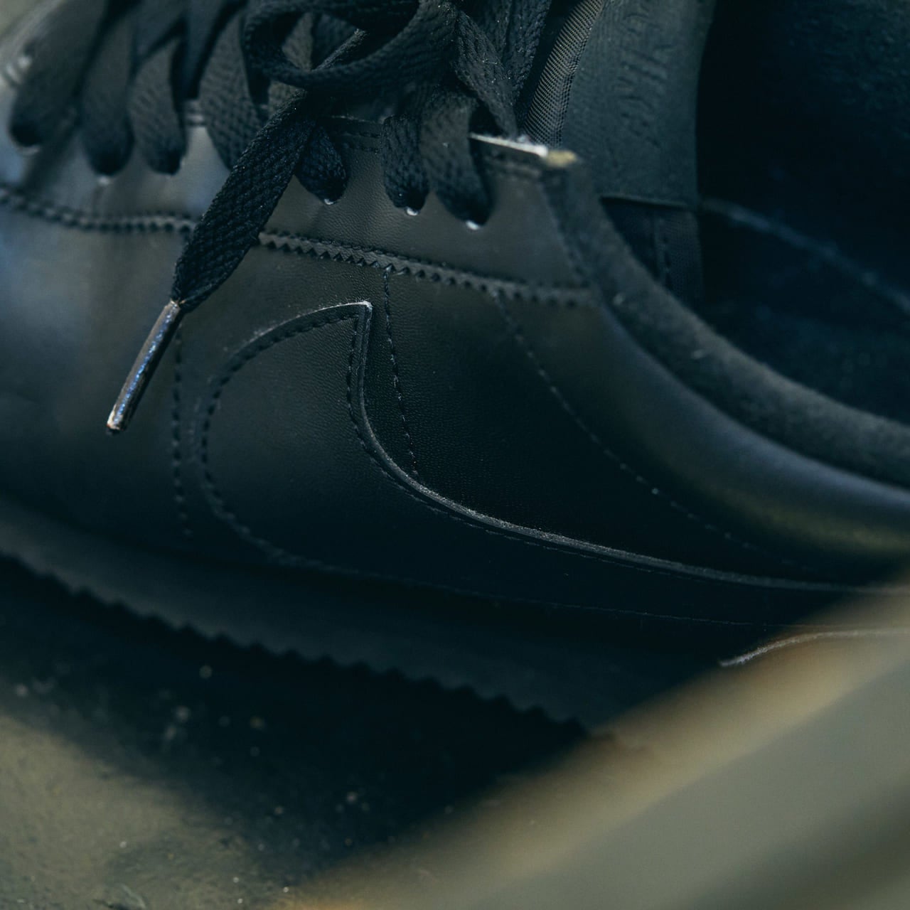 ナイキ コルテッツ NIKE CORTEZ オールブラック ヨリ
