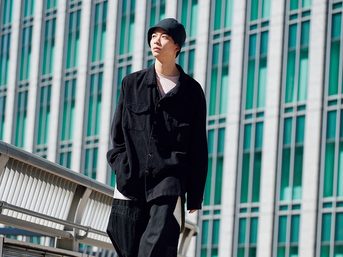 メンズノンノモデル鈴木 仁 春の私服で30日 Day27 ブラックコーデをこなれさせる オーラリーのtシャツ Men S Non No Web