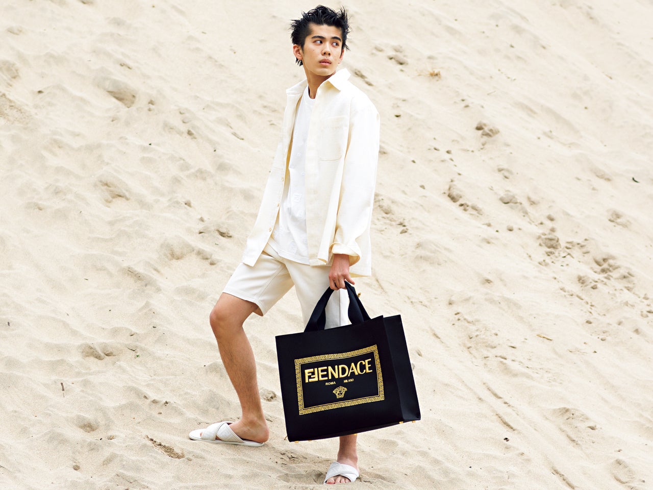 発売前から業界騒然！ フェンディとヴェルサーチェが一つになったコレクションは、争奪戦間違いなし［フェンダーチェ］