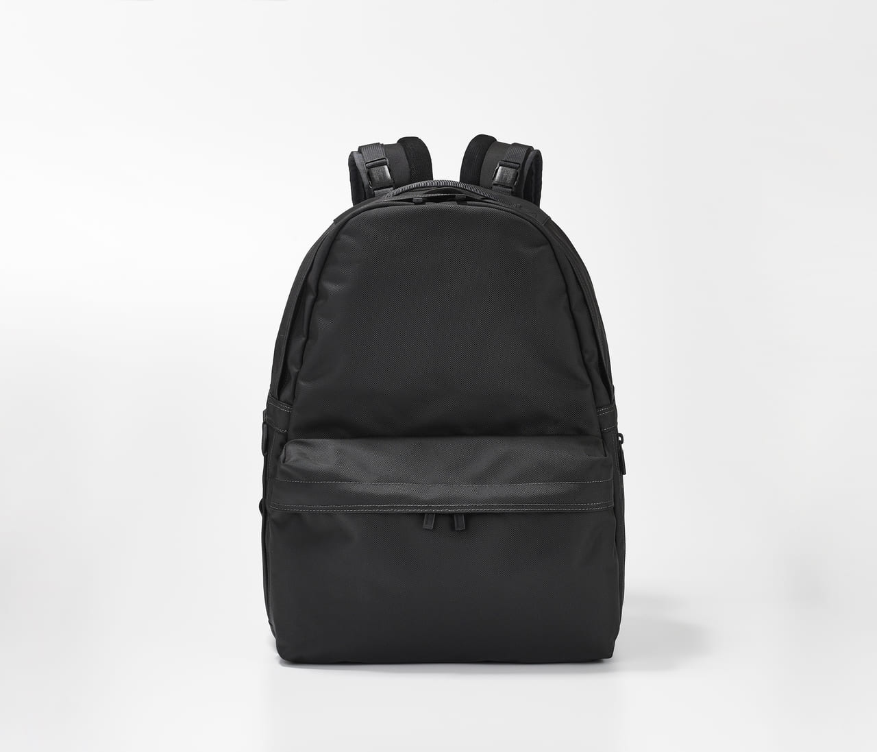 BACKPACK PRO M PRICE: ¥46,200 SIZE: 340×470×180mm CAPACITY: 27L WEIGHT: 1.3kg