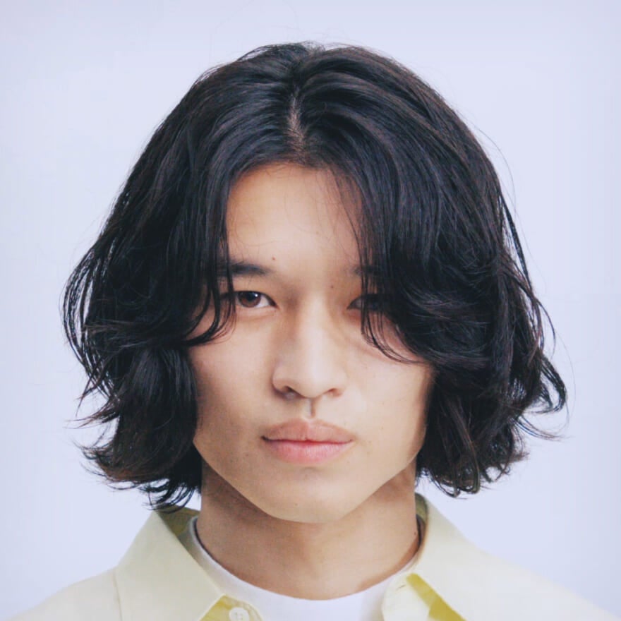 つぶれやすいミディアムヘアは、表面パーマで乗り切る|メンズノンノ360°ヘア