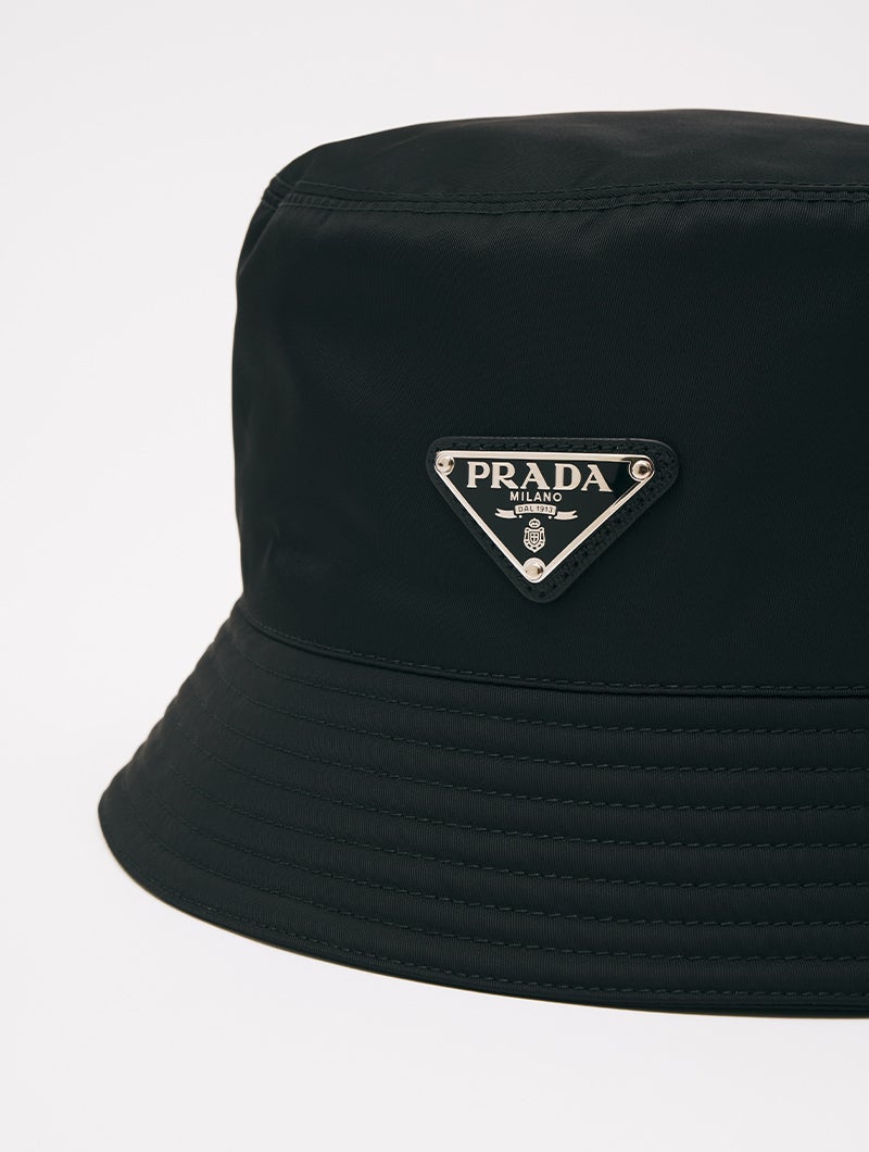 PRADA バケハ　黒