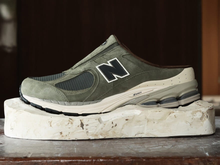 ニューバランスとSNSの新作「2002R Mule」。この秋履きたいのは特別なグレー！ [SNS x New Balance]