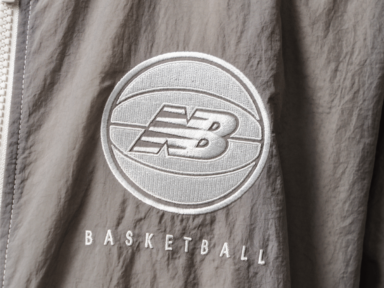 【レトロ男子のニューバランス】秋冬に選ぶべき「スニーカーじゃないほう」[New Balance Basketball]