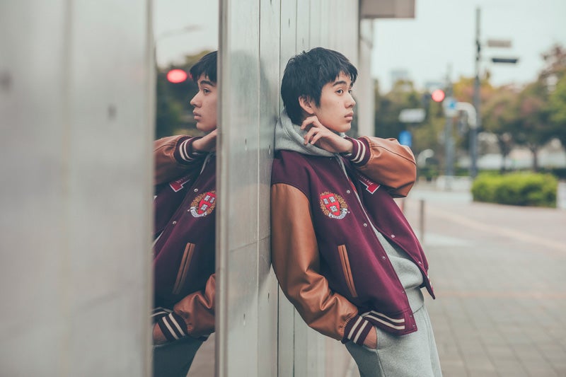 稲井 孝太朗 メンズノンノモデル GU カレッジスウェット パーカとのレイヤード コーディネート