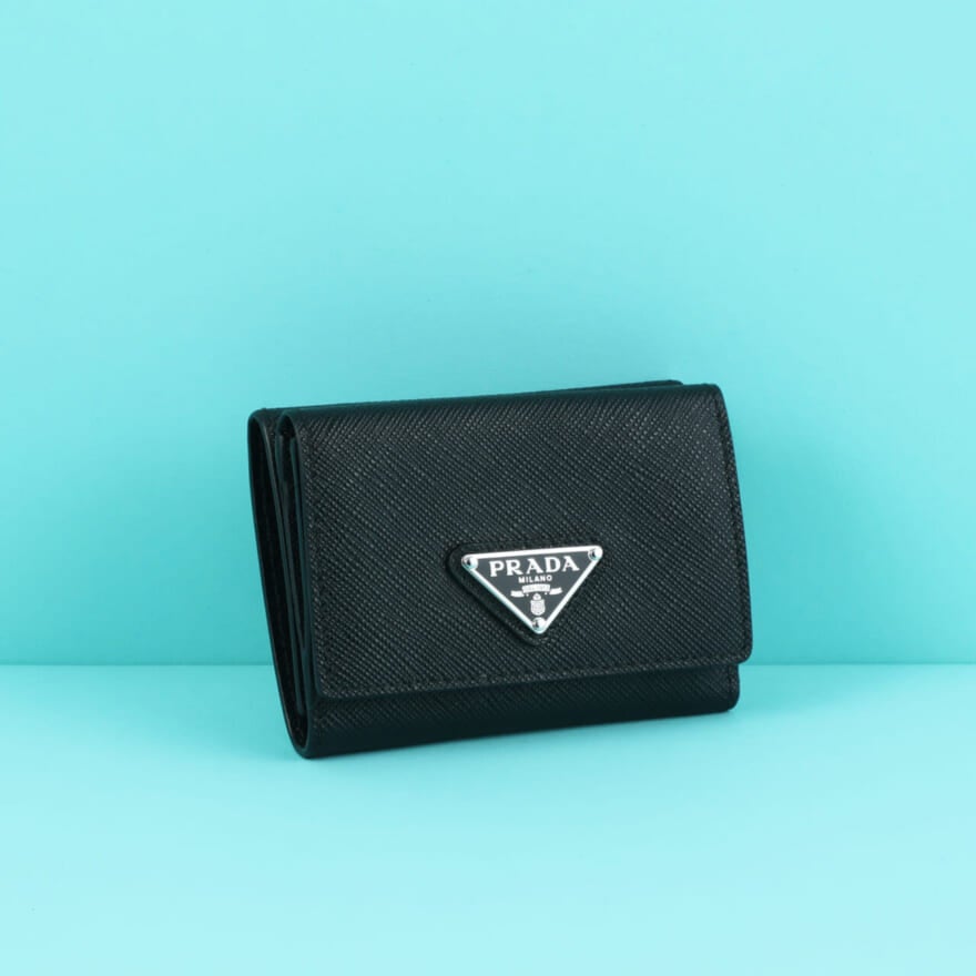 プラダ　レザー　ブラック　財布　トライアングルロゴ　財布￥77,000※予定価格／プラダ クライアントサービス　サイズ：7.5×9.5cm