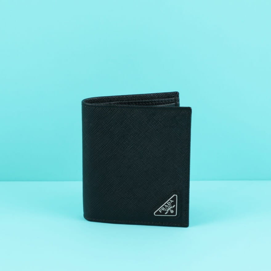 プラダ　レザー　ブラック　財布　トライアングルロゴ　財布￥72,600※予定価格／プラダ クライアントサービス　サイズ：10×9cm