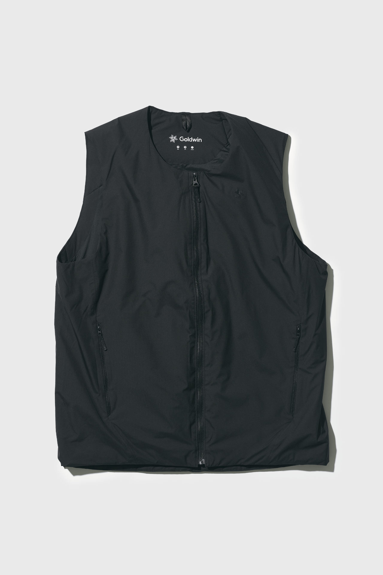 GORE-TEX INFINIUM Puffy Vest | 価格：￥36,300 サイズ：XS、S、M、L、XL カラー：ブラック、クレイベージュ