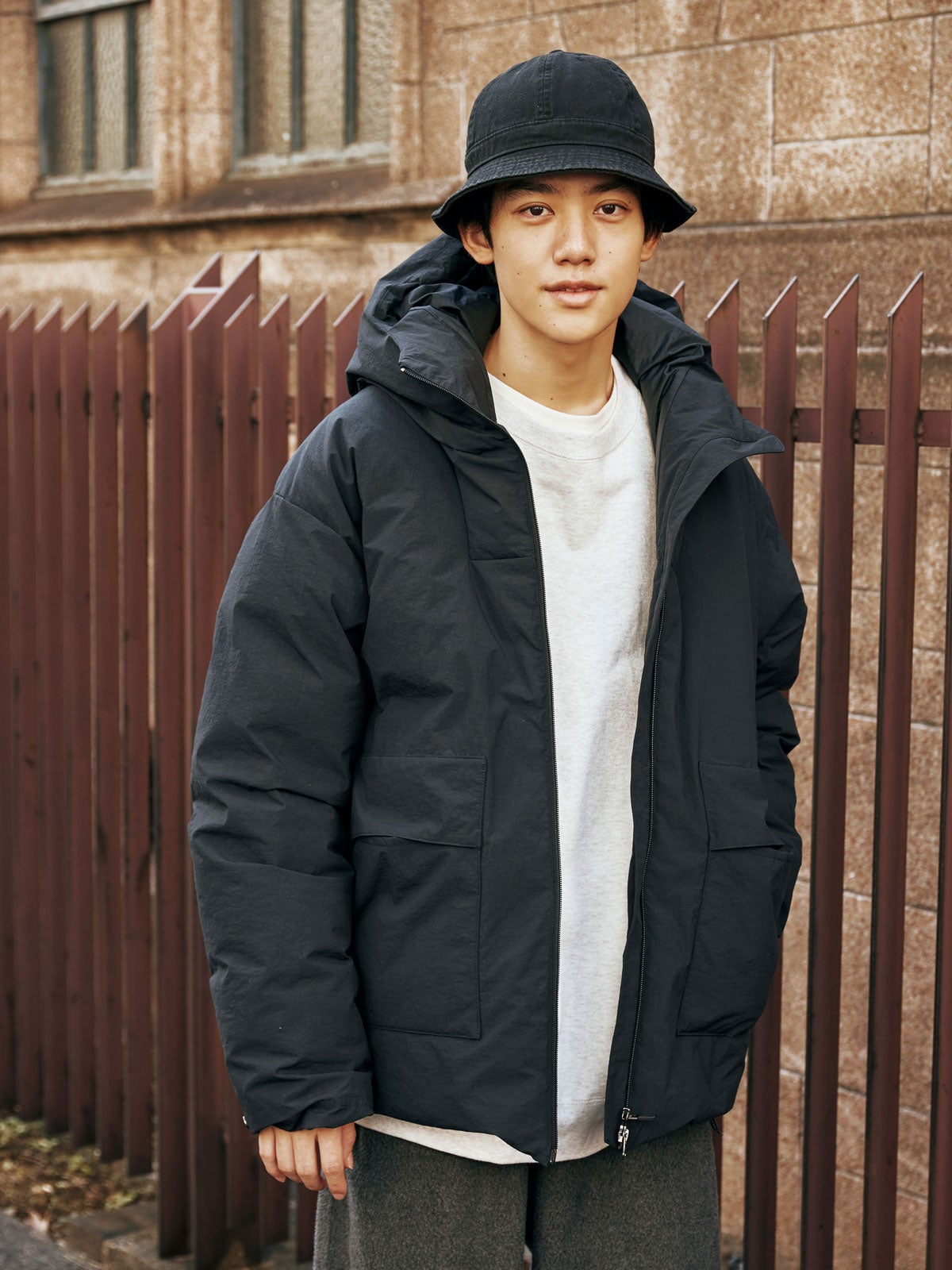 本当にモテる「黒ダウン」の正解コーデ3選。1万円台のモンベル、マーモットの伝説の復刻モデル…差し色で好印象に! メンズノンノウェブ | MEN ...