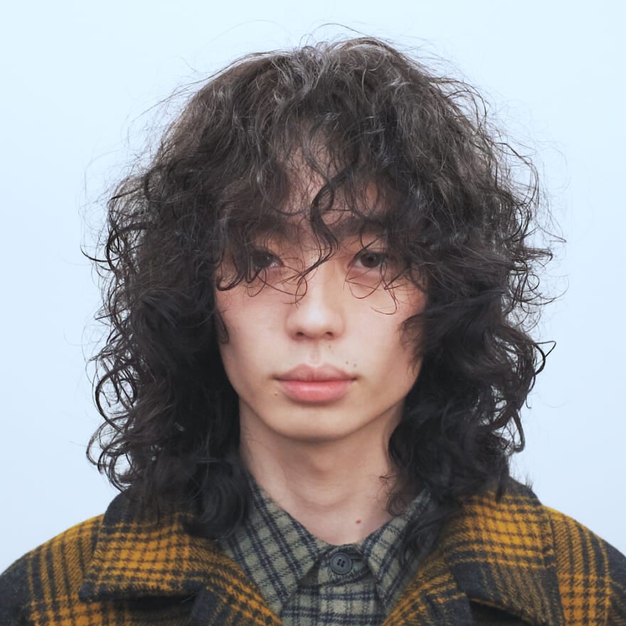 ロングはキレイめが新しい。最先端のゆるめソバージュ｜メンズノンノ360°ヘア