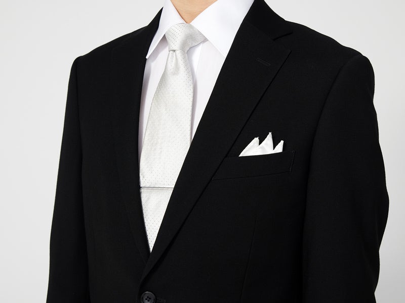 結婚式の服装　ネクタイ　ポケットチーフ