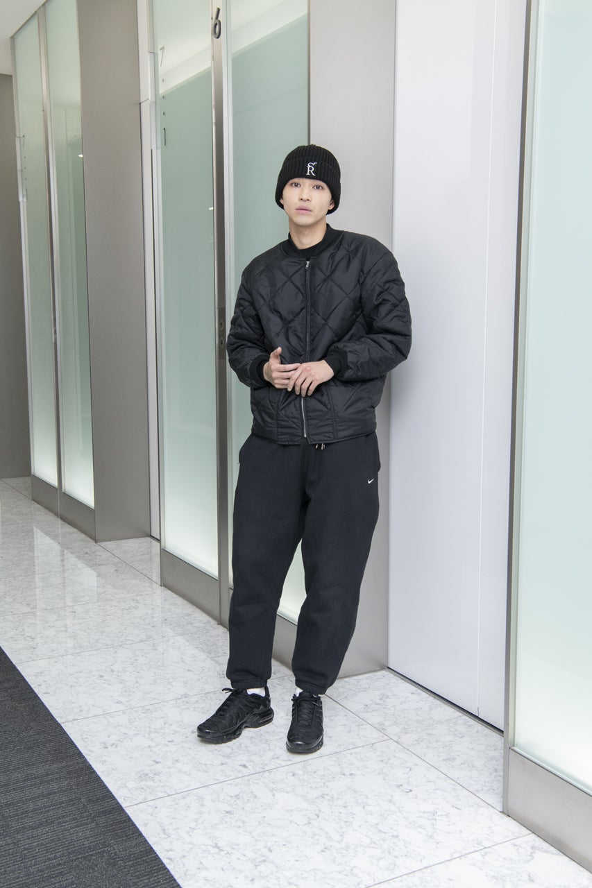「ブラックの「エア マックス プラス」は韓国ロケのときに購入！」【メンズノンノモデルの私服スナップ】
