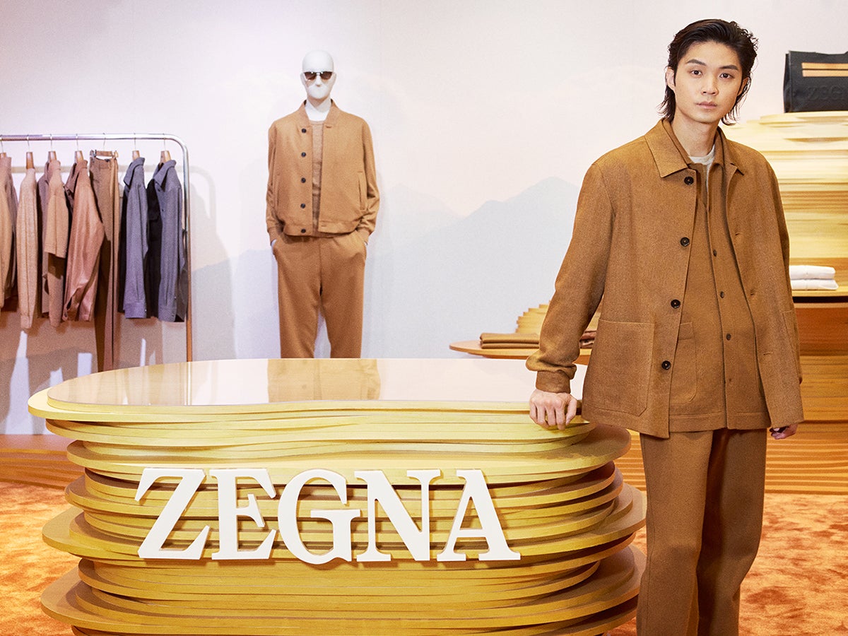 磯村勇斗が「ゼニア」の期間限定ポップアップで極上の着心地を体験