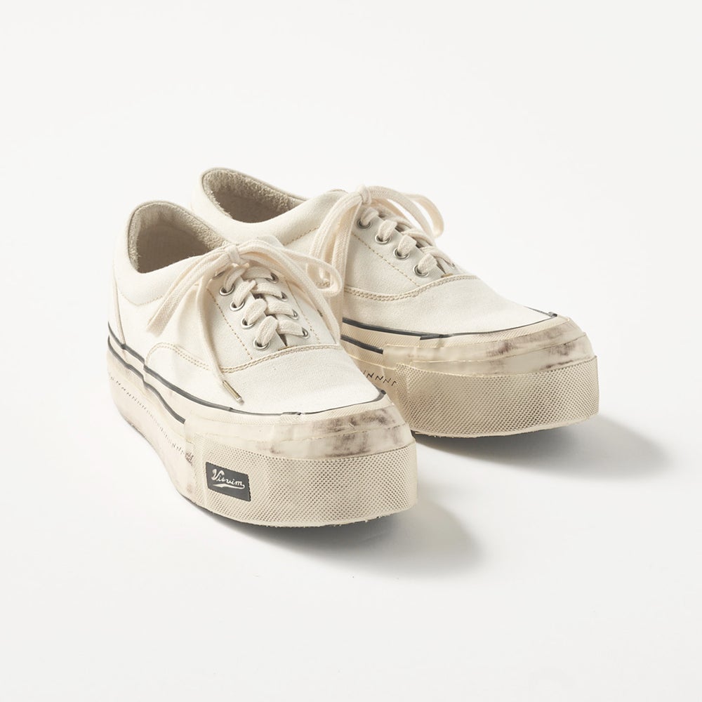 ビズビムのスニーカーLogan Deck II G.Patten Distressed Canvas Sneakers