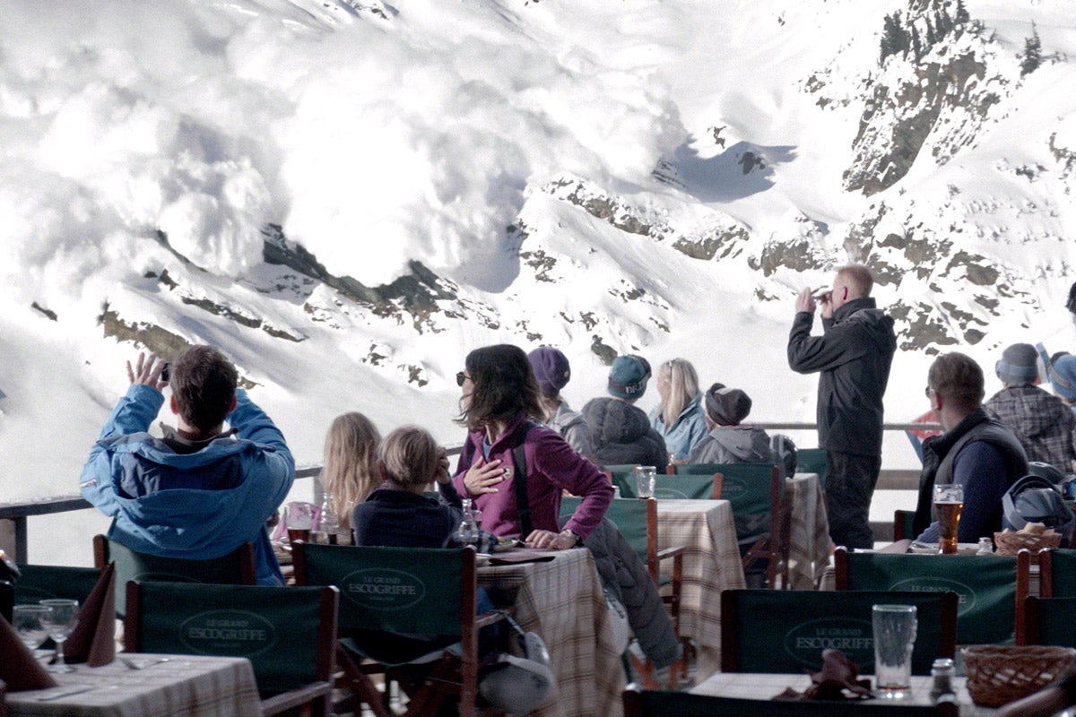 【鈴鹿央士の偏愛映画喫茶vol.19】ずっと考えさせられる問題作！『フレンチアルプスで起きたこと』